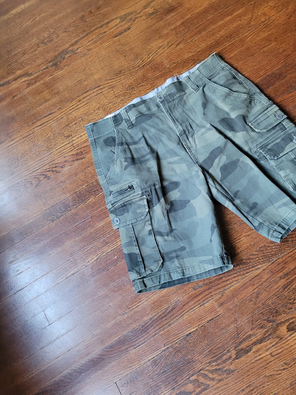 IRON CO. Men's Green Camo Cargo Shorts Pockets Casual Workwear Size 36 - Picture 3 of 15